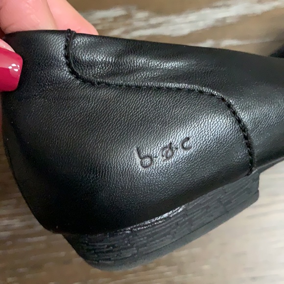 B.O.C. by BORN slip on black ballet flats with decorative flower on toe - Picture 10 of 13